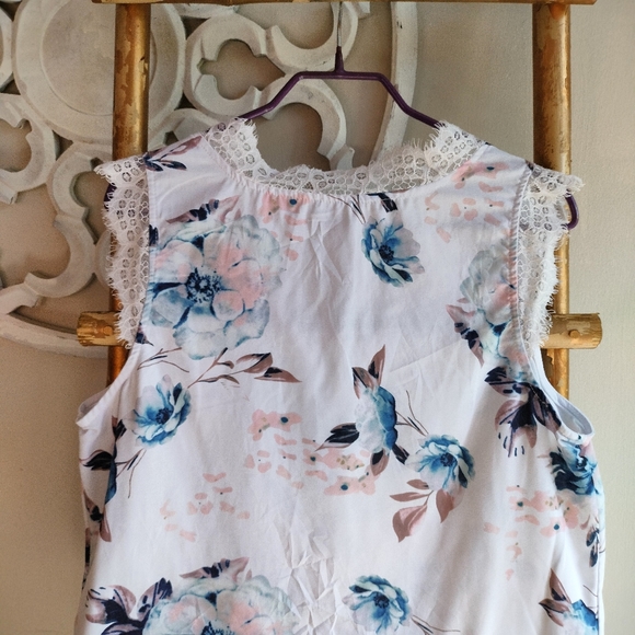 Floral Lace Trim Top - Picture 14 of 16
